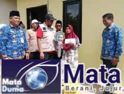 Bupati Fauzi Serahkan Langsung Kunci Rumah Bantuan Pemerintah kepada Warga Desa Gelugur