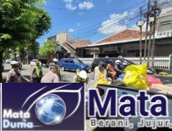 Peduli Keselamatan, Polresta Banyuwangi Laksanakan Tambal Jalan Berlubang