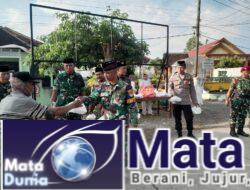 Peduli Ramadhan, Sinergi TNI-POLRI Bersama Persit KCK Ranting 12 Koramil Pesanggaran Gelar Berbagi Takjil