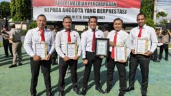 Polresta Banyuwangi Beri Penghargaan kepada Personel Polsek Kota Berprestasi