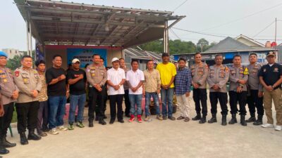 Polres Metro Bekasi menggelar dialog Jaga Bekasi On The Spot bersama warga Setu untuk berantas judi online dan begal.