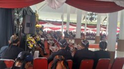 Ribuan Warga Padati Alun-alun Lodoyo Saksikan Tradisi Siraman Gong Kiai Pradah