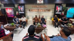 Puluhan Massa 212 Loro Siji Loro Desak Audiensi Ulang dengan Bupati Blitar, Soroti Jalan Rusak hingga Polusi Tambang Pasir