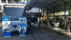 Layanan SIM Keliling Satlantas Polresta Banyuwangi Terus Bergerak, Kini Sambangi Warga Gambiran