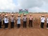 Jaga Surplus Pangan, Kapolda Jatim dan Bupati Ipuk Kembali Panen Raya Jagung di Banyuwangi