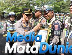 Hari Lalu Lintas Bhayangkara ke-71, Polresta Banyuwangi Beri Penghargaan Kepada Personel Berprestasi