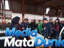 Bupati Ipuk Fiestiandani Lantik Dua Kepala OPD dan Camat di Pasar Banyuwangi